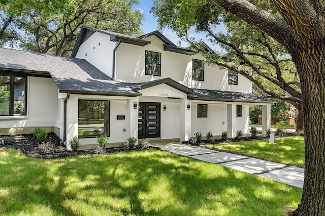 view of front of property with a front yard