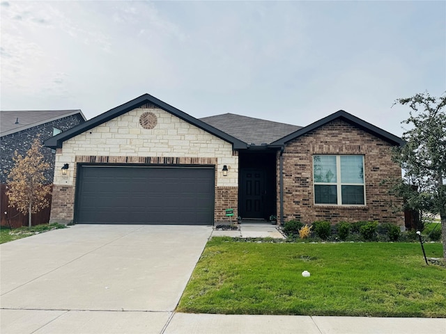 view of front facade with a garage and a front yard