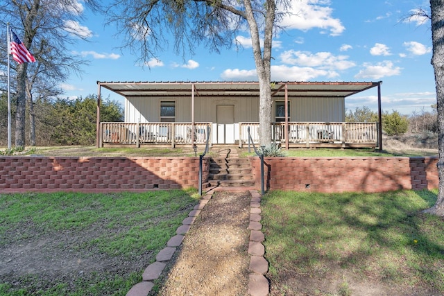 view of front facade featuring a front yard