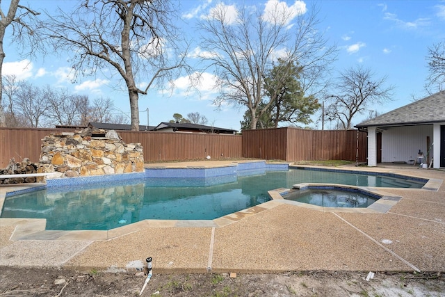 view of pool featuring a patio area, a fenced backyard, and a pool with connected hot tub