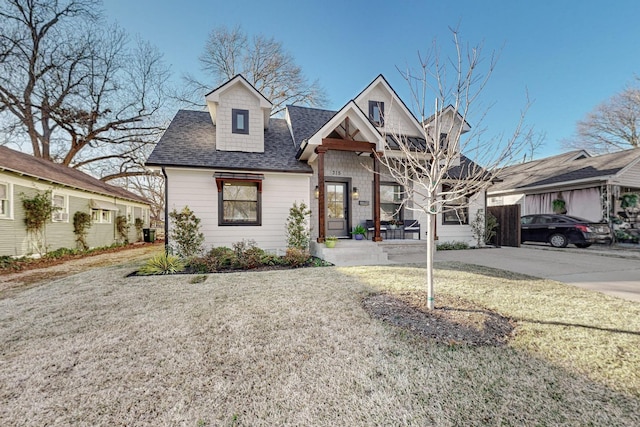 view of front facade with a front yard and covered porch