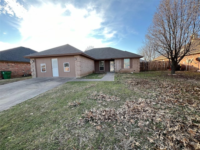 view of front of house featuring a front yard