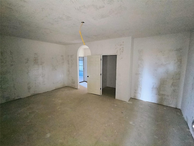 empty room featuring concrete flooring