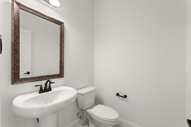 bathroom featuring toilet and sink