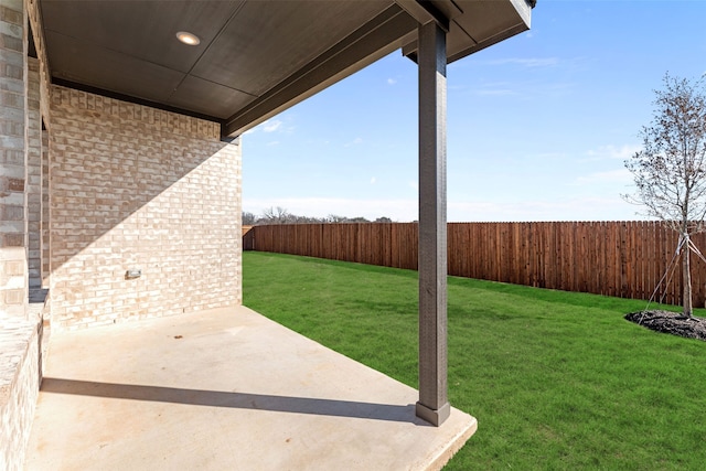 view of yard featuring a patio