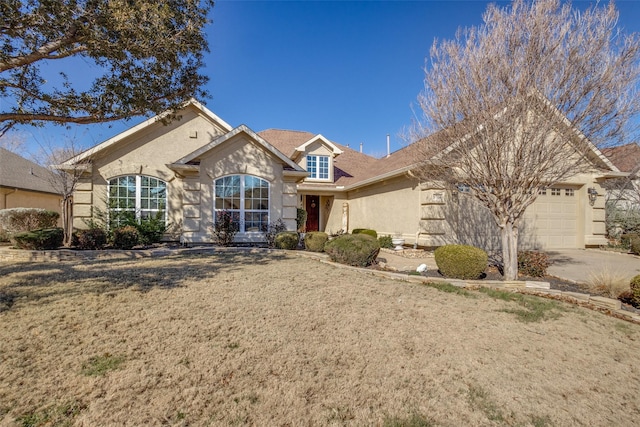 view of front facade featuring a garage and a front yard