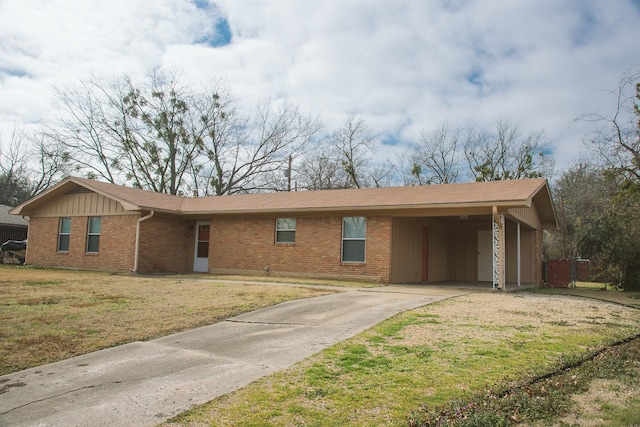 ranch-style home featuring a carport and a front lawn