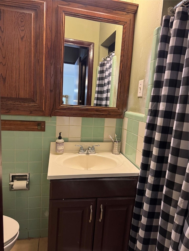 bathroom featuring sink and toilet