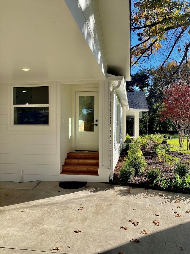 entrance to property featuring a patio