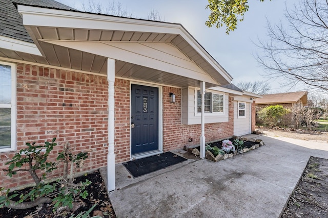 property entrance featuring a porch