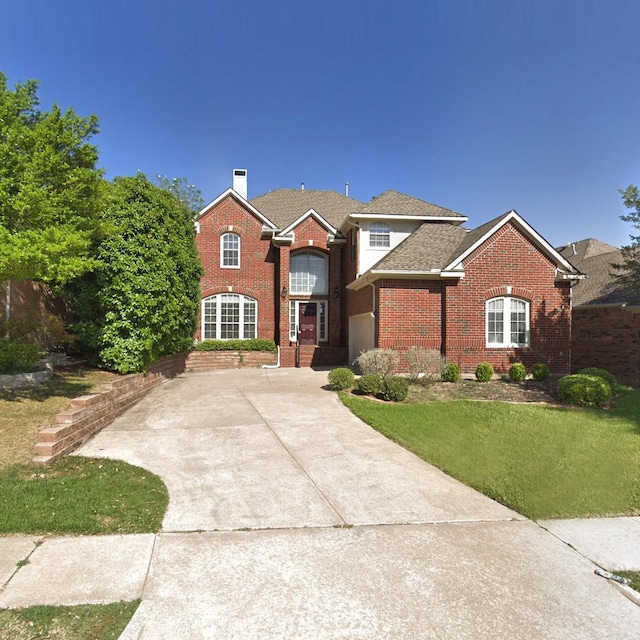 view of front property featuring a front lawn