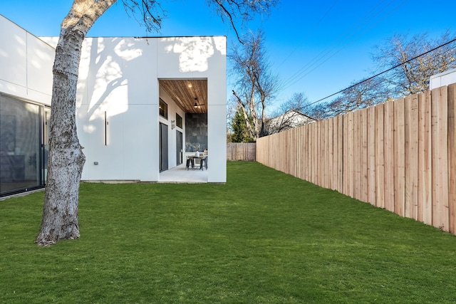 view of yard with a patio