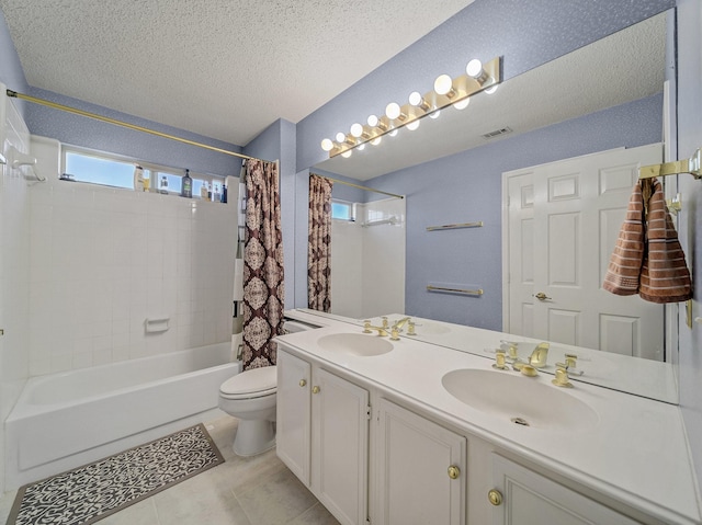 full bath featuring a textured ceiling, toilet, a sink, tile patterned floors, and shower / bath combo with shower curtain