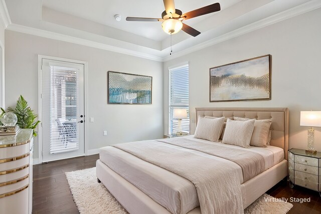 living room featuring a tray ceiling, dark hardwood / wood-style floors, and ceiling fan