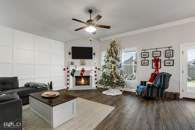 living room featuring lofted ceiling, hardwood / wood-style flooring, ornamental molding, and ceiling fan