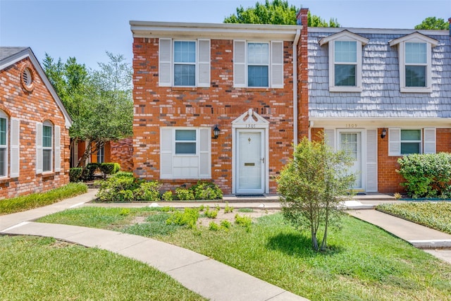 view of front of house featuring a front yard