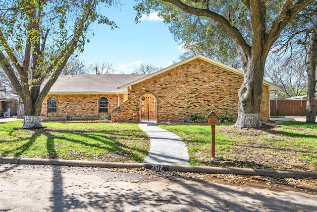 single story home featuring a front yard