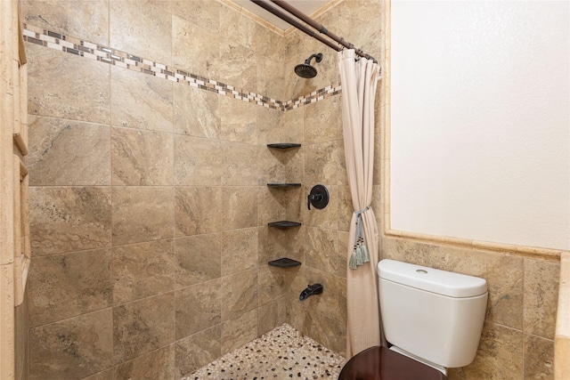 bathroom featuring curtained shower and toilet