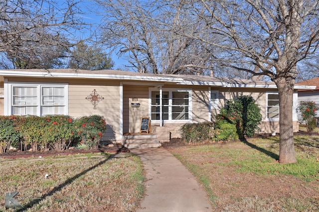 view of front facade with a front lawn