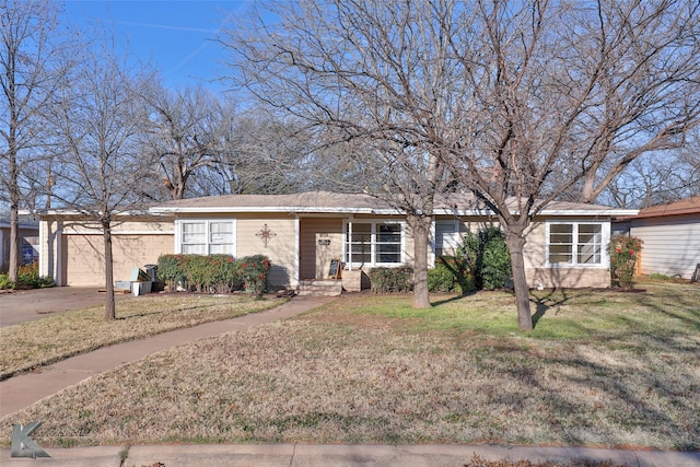 ranch-style house featuring a front lawn