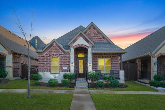 view of front of home featuring a yard