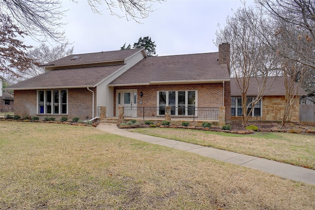 ranch-style house featuring a front yard