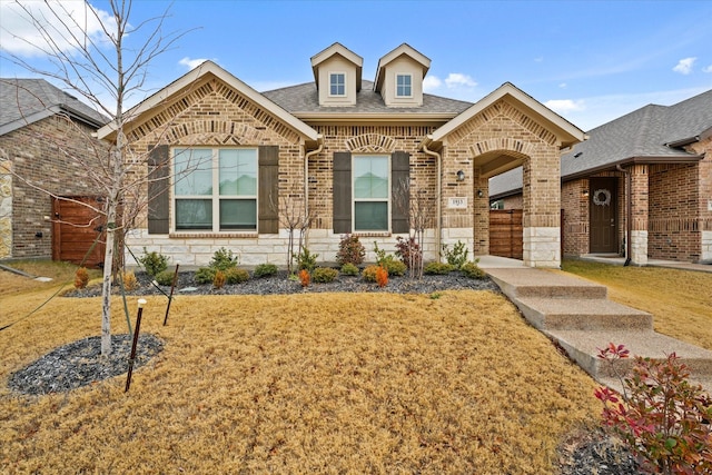 view of front of property with a front lawn