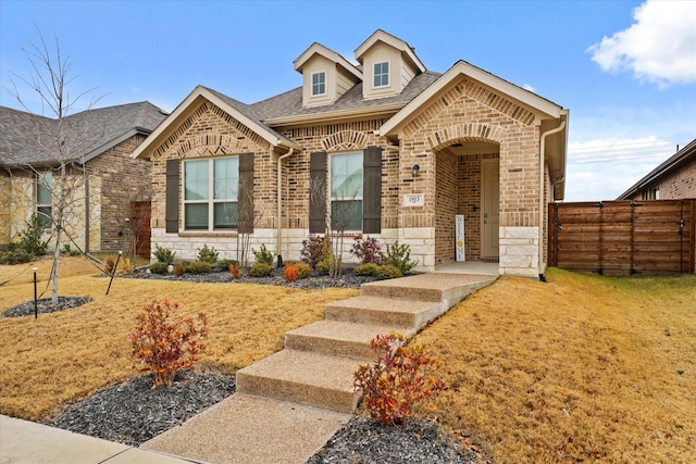 view of front of house with a front yard