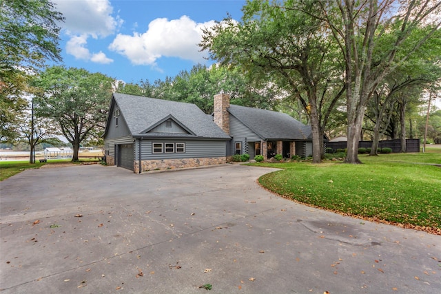 view of front facade featuring a garage and a front lawn