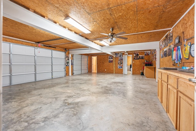 garage featuring ceiling fan