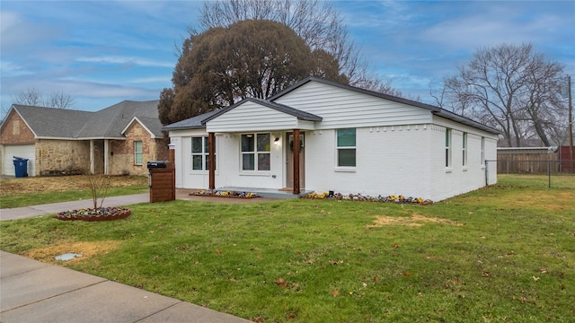 ranch-style house featuring a front lawn