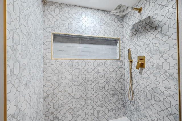 bathroom featuring tiled shower