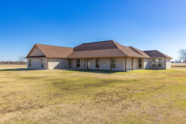 single story home featuring a front lawn