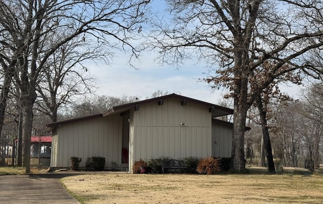 view of outdoor structure