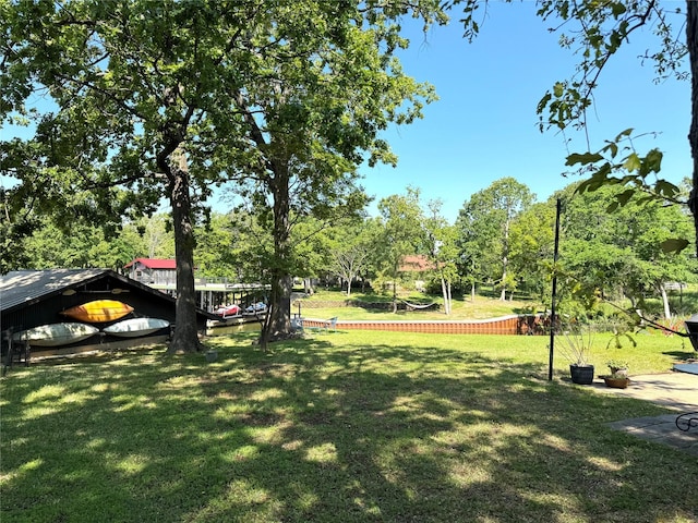 view of property's community featuring a yard
