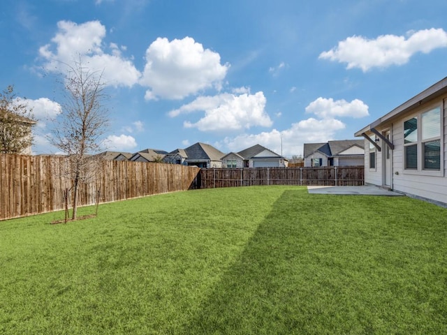 view of yard featuring a patio