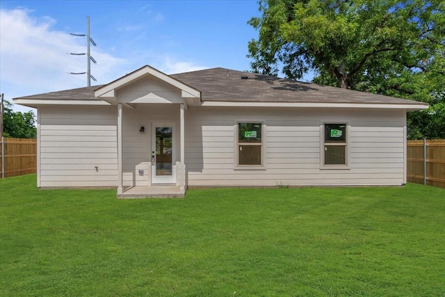 back of house featuring a lawn