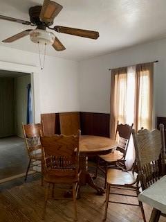 dining space with ceiling fan