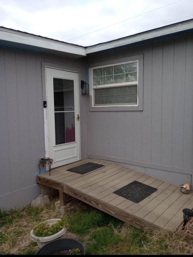 property entrance with a wooden deck