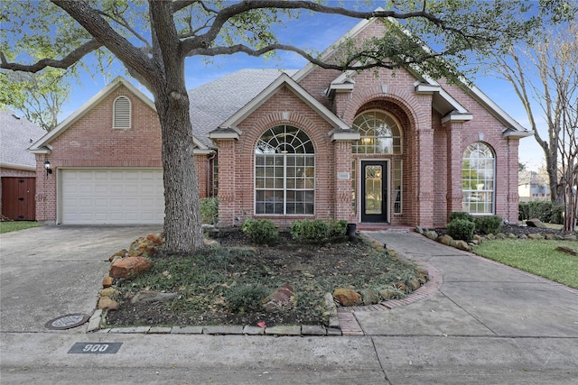 view of front facade featuring a garage