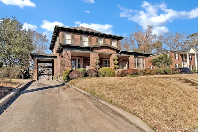 view of front facade with a front yard