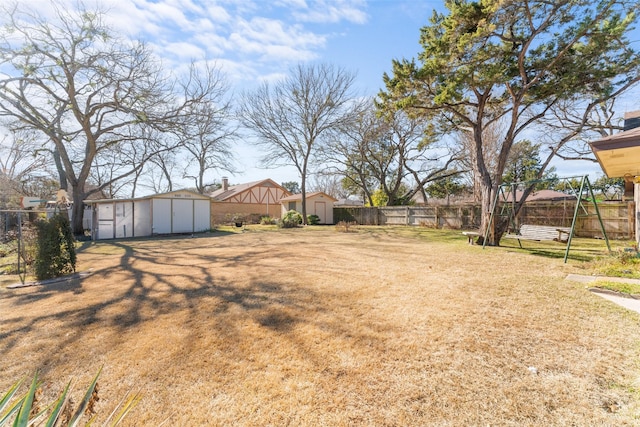 view of yard featuring a storage unit