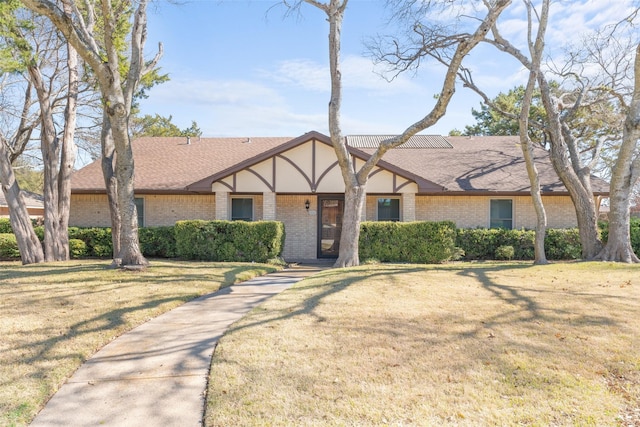 view of front of home featuring a front lawn