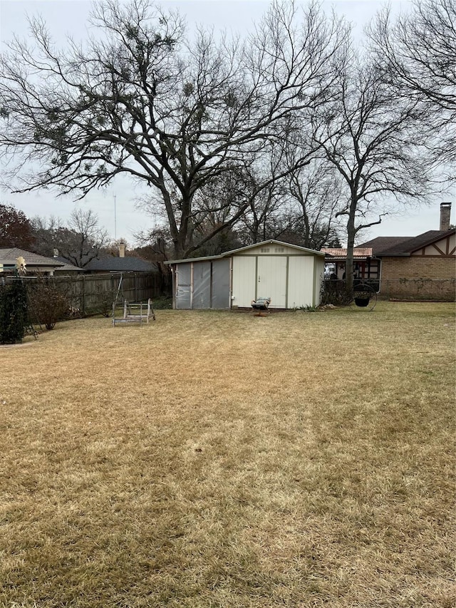 view of yard with a storage unit