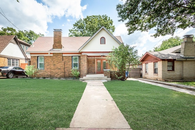 view of front of home featuring a front yard