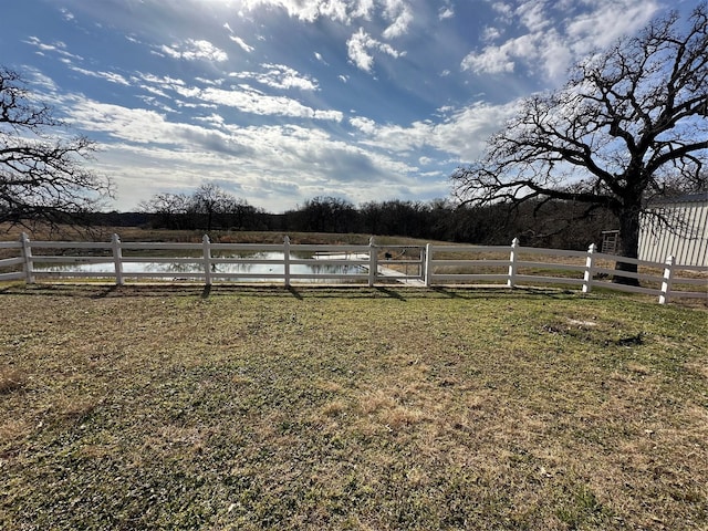 view of yard featuring a water view