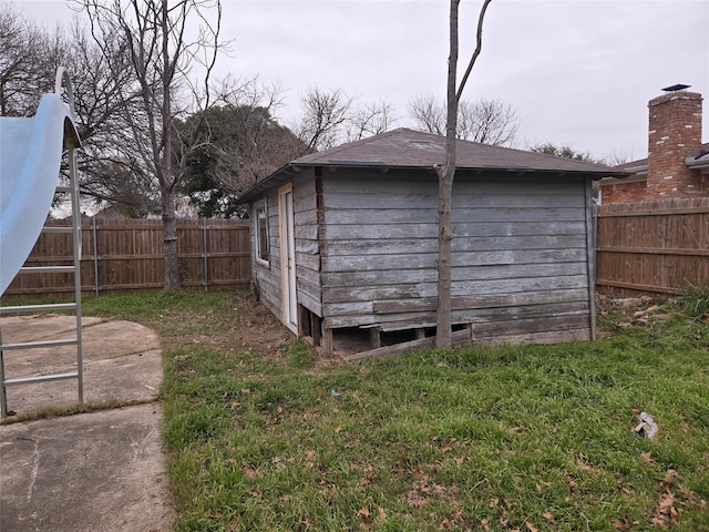 view of outbuilding featuring a lawn