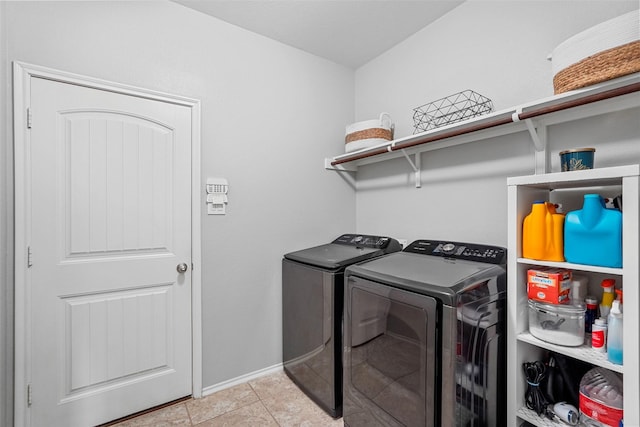 washroom with washer and clothes dryer and light tile patterned flooring