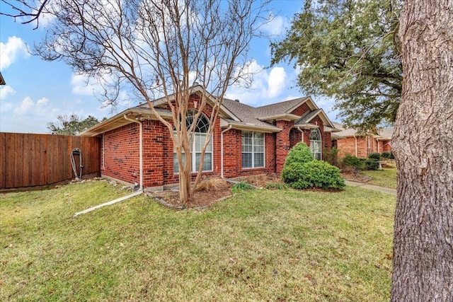 view of front of home featuring a front lawn