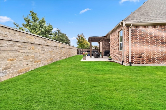 view of yard featuring a patio area and a pergola